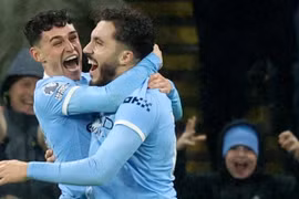 Man City chỉ còn kém Arsenal đúng 2 điểm. (Nguồn: ESPN)