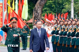 Tổng Bí thư, Chủ tịch nước Tô Lâm, Bí thư Quân ủy Trung ương thăm, làm việc với Sư đoàn bộ binh cơ giới 308, Quân đoàn 12. (Ảnh: Thống Nhất/TTXVN)