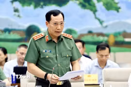 Thượng tướng Lê Văn Tuyến, Thứ trưởng Bộ Công an thuyết trình về nội dung cơ bản của dự thảo. (Ảnh: Doãn Tấn/TTXVN)