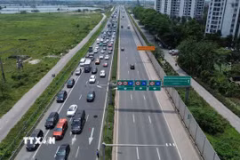 Các phương tiện trên cao tốc Pháp Vân-Cầu Giẽ hướng vào trung tâm Hà Nội. (Ảnh: Quốc Khánh/TTXVN)