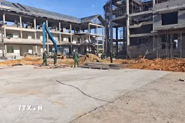 Công trường xây dựng Trường Phổ thông Dân tộc nội trú liên cấp Tiểu học và Trung học cơ sở xã A Lưới 4, thành phố Huế. (Ảnh: Mai Trang/TTXVN)