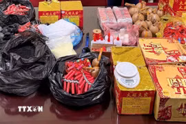 Cấm nhập khẩu pháo các loại (trừ pháo hiệu an toàn hàng hải theo hướng dẫn của Bộ Xây dựng). (Ảnh minh họa: TTXVN phát)