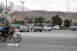 Người dân tại thủ đô Sanaa, Yemen, ngày 5/10/2026. (Ảnh: THX/TTXVN phát)