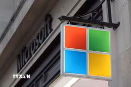 Microsoft đang phải thực hiện một chiến lược rút lui từng phần tại Trung Quốc trong bối cảnh áp lực kép ngày càng gia tăng từ các quy định sở tại và rào cản địa chính trị. (Ảnh: THX/TTXVN)