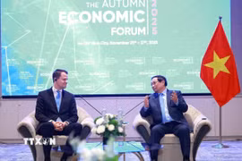 Thủ tướng Phạm Minh Chính tiếp Giám đốc điều hành Diễn đàn Kinh tế thế giới (WEF) Stephan Mergenthaler. (Ảnh: Dương Giang/TTXVN)