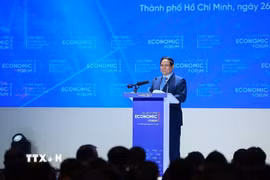 Thủ tướng Phạm Minh Chính phát biểu tại Diễn đàn Kinh tế mùa thu 2025. (Ảnh: Dương Giang/TTXVN)
