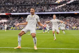 Mbappe tiếp tục ghi bàn giúp Real Madrid đánh bại Barcelona. (Nguồn: AP)