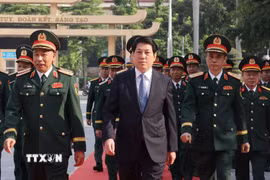 Chủ tịch nước Lương Cường với Lãnh đạo Bộ Quốc phòng và Học viện Quốc phòng. (Ảnh: Lâm Khánh/TTXVN)