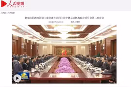 CCTV và mạng Nhân dân đưa tin về cuộc hội đàm giữa Ủy viên trưởng Nhân đại toàn quốc Trung Quốc Triệu Lạc Tế và Chủ tịch Quốc hội Trần Thanh Mẫn. (Ảnh: TTXVN phát)