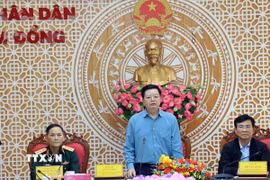 Phó Thủ tướng Chính Phủ Mai Văn Chính chỉ đạo tỉnh Lâm Đồng hoàn thành việc xây dựng nhà cho nhân dân bị thiên tai xong trước ngày 15/1/2026. (Ảnh: TTXVN phát)