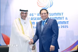Thủ tướng Phạm Minh Chính gặp Tổng thư ký Hội đồng Hợp tác vùng Vịnh (GCC) Jasem Al Budaiwi. (Ảnh: Dương Giang/TTXVN)