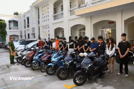 Gần 20 thanh thiếu niên bị triệu tập khẩn cấp vì gây rối trật tự công cộng lúc rạng sáng. (Ảnh: Công an Đà Nẵng)