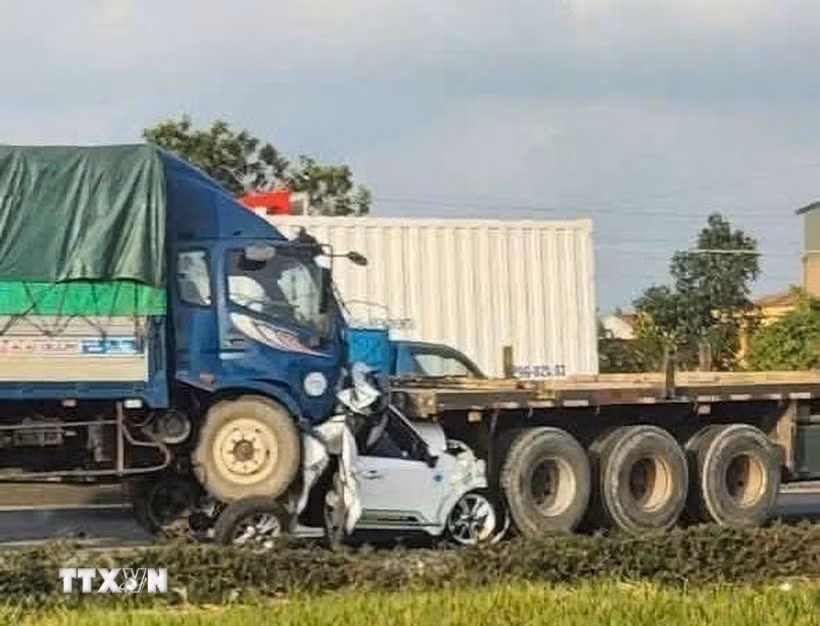 Hiện trường vụ tai nạn. (Ảnh: TTXVN phát)