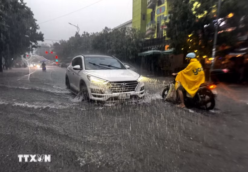 Chiều tối và đêm 3-4/2, khu vực Trung Trung Bộ có mưa, mưa rào, cục bộ có nơi mưa vừa, mưa to, dông. (Ảnh: TTXVN phát)
