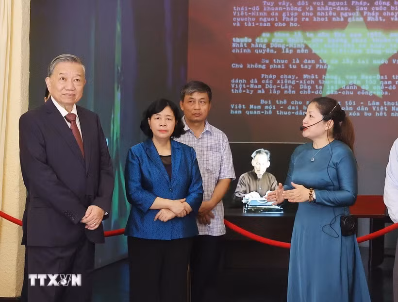 Tổng Bí thư Tô Lâm thăm di tích nhà số 48 Hàng Ngang. (Ảnh: Thống Nhất/TTXVN)