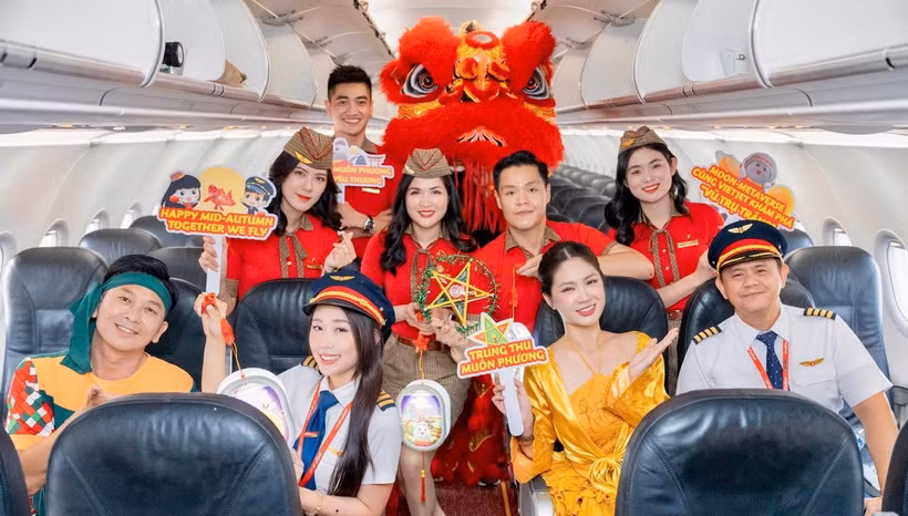 Trên độ cao 10.000m, phi hành đoàn Vietjet đã tỉ mỉ chuẩn bị lễ hội Trung thu ngập tràn sắc màu và niềm vui.