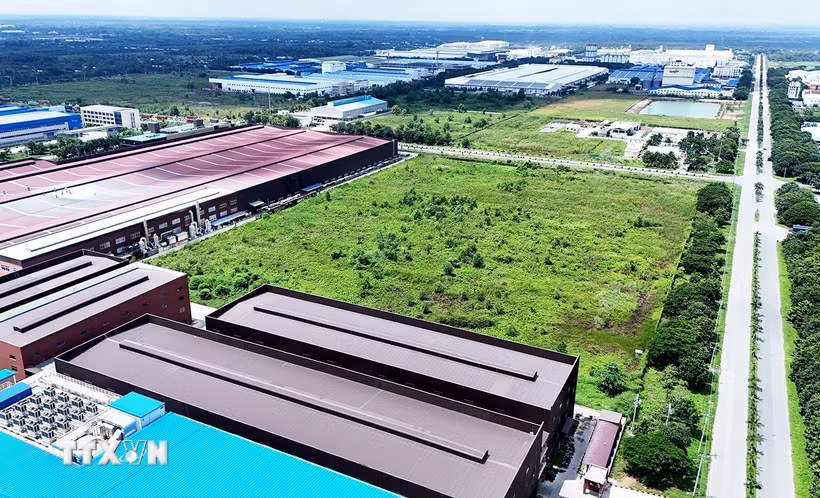 Khu công nghiệp Long Giang (huyện Tân Phước, tỉnh Tiền Giang) có cơ sở hạ tầng hoàn thiện, là điểm đến hấp dẫn nhà đầu tư. (Ảnh: Hồng Đạt/TTXVN)