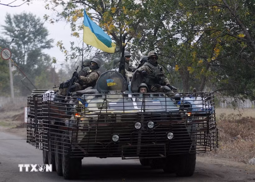 Binh sỹ Ukraine tuần tra tại thành phố Kramatorsk ở vùng Donetsk. (Ảnh: AFP/TTXVN)