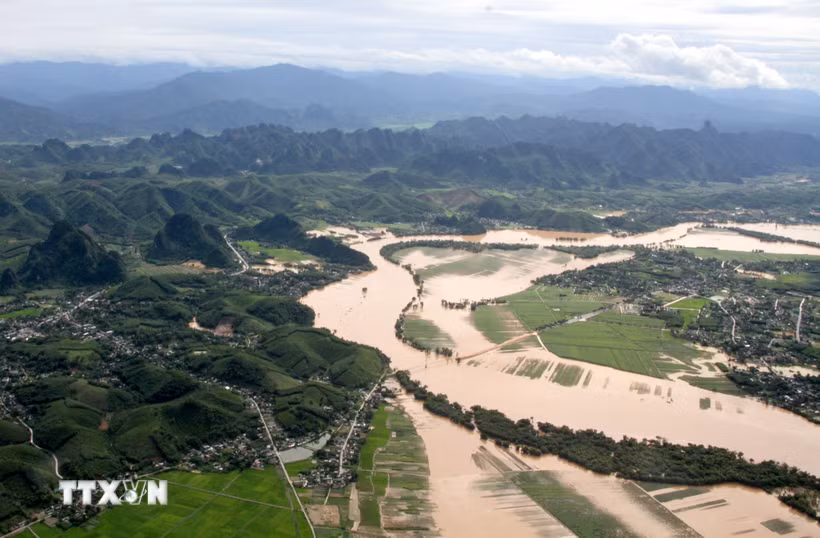 Nước sông Lam. (Ảnh: Văn Tý/TTXVN)