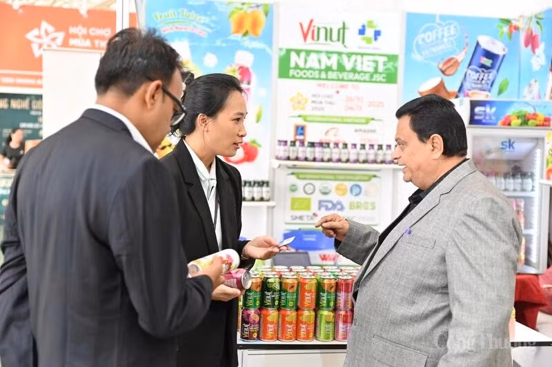 Hội chợ mùa Thu lần thứ nhất-2025 là điểm hẹn giao thương của doanh nghiệp toàn cầu. (Ảnh: PV/Vietnam+)