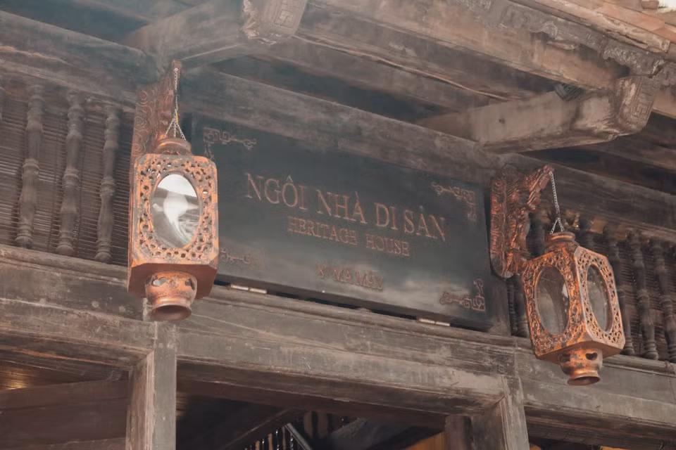 Nhà cổ Mã Mây (số 87 phố Mã Mây, phường Hàng Buồm, quận Hoàn Kiếm, Hà Nội) được xây dựng từ khoảng cuối thế kỷ XIX với tổng diện tích 157.6 m2, chiều dài là 28m, chiều rộng mặt tiền 5m và chiều rộng mặt hậu 6m. (Ảnh: Q.C/Vietnam+)