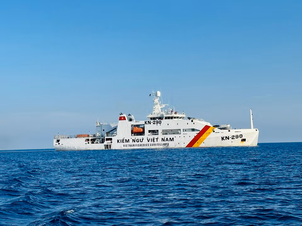 Những con tàu của lực lượng Kiểm ngư luôn thực hiện tốt nhiệm vụ tuần tra, kiểm soát ngư trường, trở thành điểm tựa vững chắc cho ngư dân trên vùng biển của Tổ quốc. (Ảnh: T.G/Vietnam+)