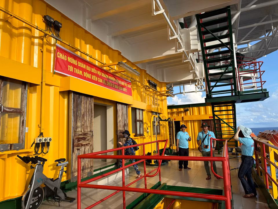 Tại Nhà giàn DK1/21 (Ba Kè) với diện tích hẹp nhưng các thiết bị thể thao được tận dụng để ở các vị trí hợp lý. (Ảnh: Thùy Giang/Vietnam+)