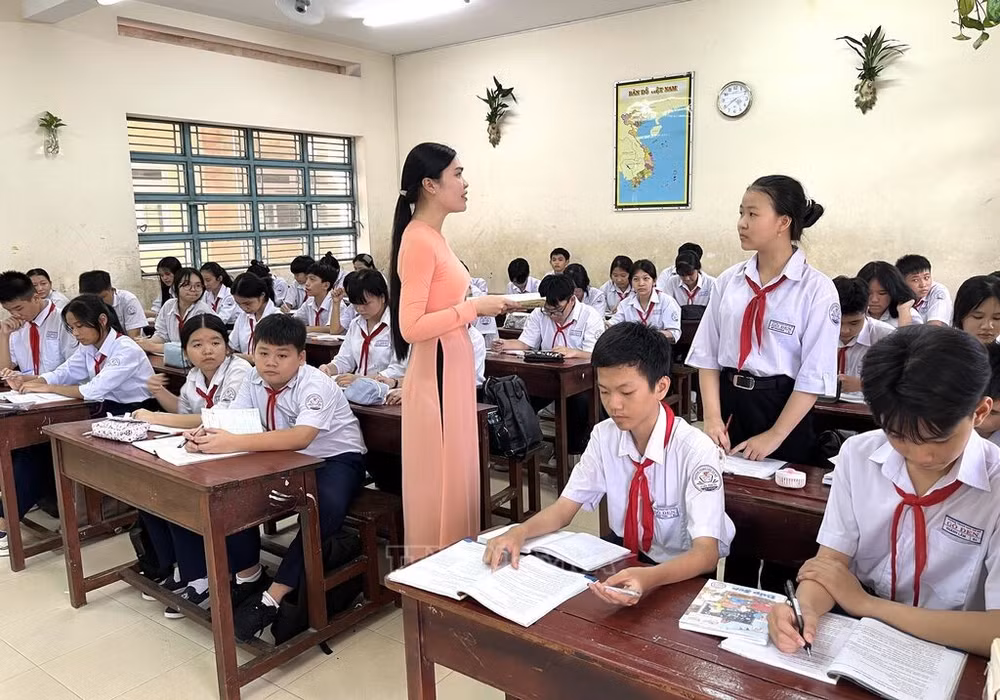 155246-co-va-tro-truong-thcs-go-den-tinh-tay-ninh-trong-tiet-hoc-ngu-van-anh-duc-hanh-ttxvn.jpg