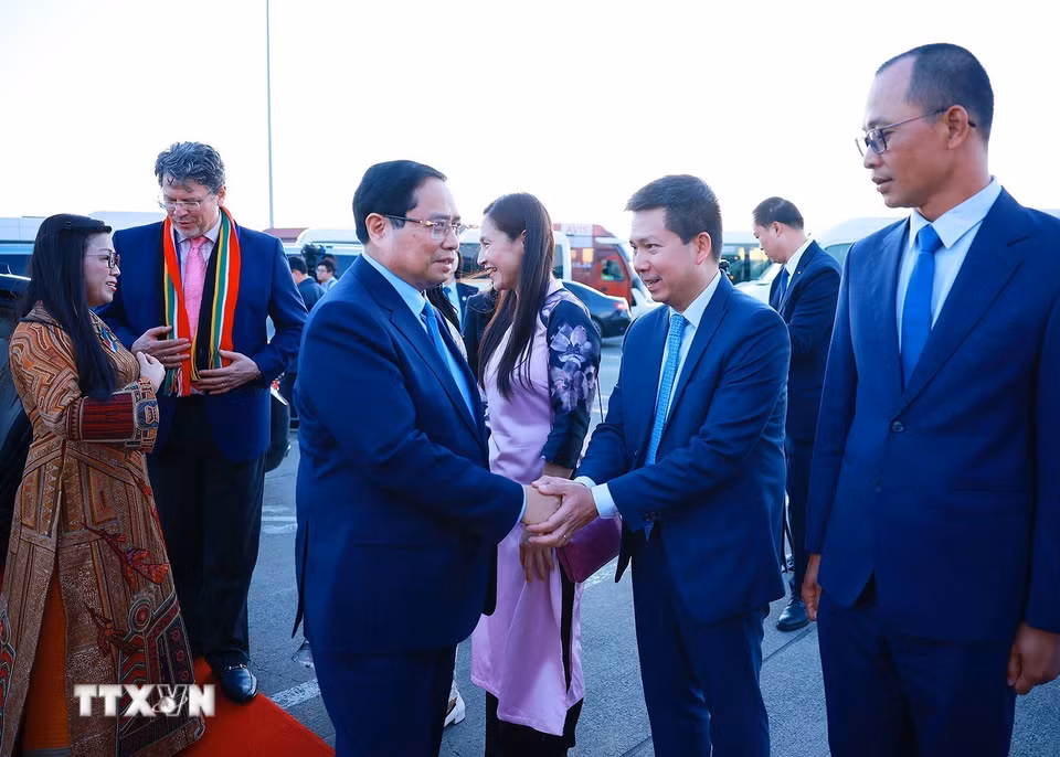 Lễ tiễn Thủ tướng Phạm Minh Chính và Phu nhân kết thúc chuyến tham dự Hội nghị Thượng đỉnh G20 tại Nam Phi. (Ảnh: Dương Giang/TTXVN)
