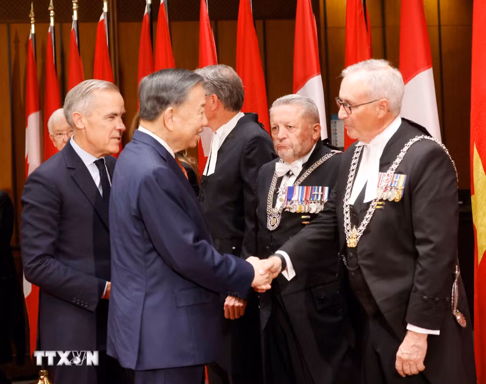 Tổng Bí thư, Chủ tịch nước Tô Lâm với các đại biểu Canada. (Ảnh: Thống Nhất/TTXVN)