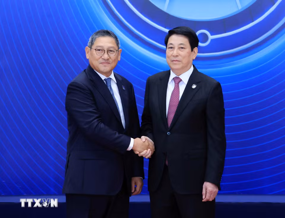 Chủ tịch nước Lương Cường đón Phó Thủ tướng Campuchia Sok Chenda Sophea dự Lễ mở ký và Hội nghị cấp cao Công ước Liên hợp quốc về chống tội phạm mạng tại Hà Nội, từ ngày 25-26/10/2025. (Ảnh: Lâm Khánh/TTXVN)