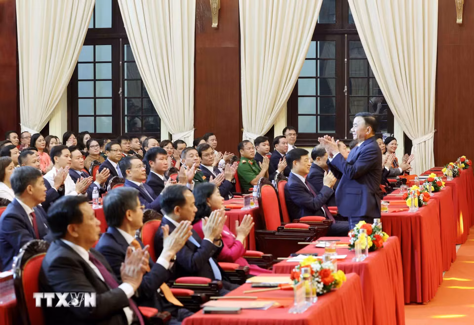 Thường trực Ban Bí thư Trần Cẩm Tú dự Lễ trao giải Cuộc thi chính luận về bảo vệ nền tảng tư tưởng của Đảng lần thứ Sáu- Ảnh 1.