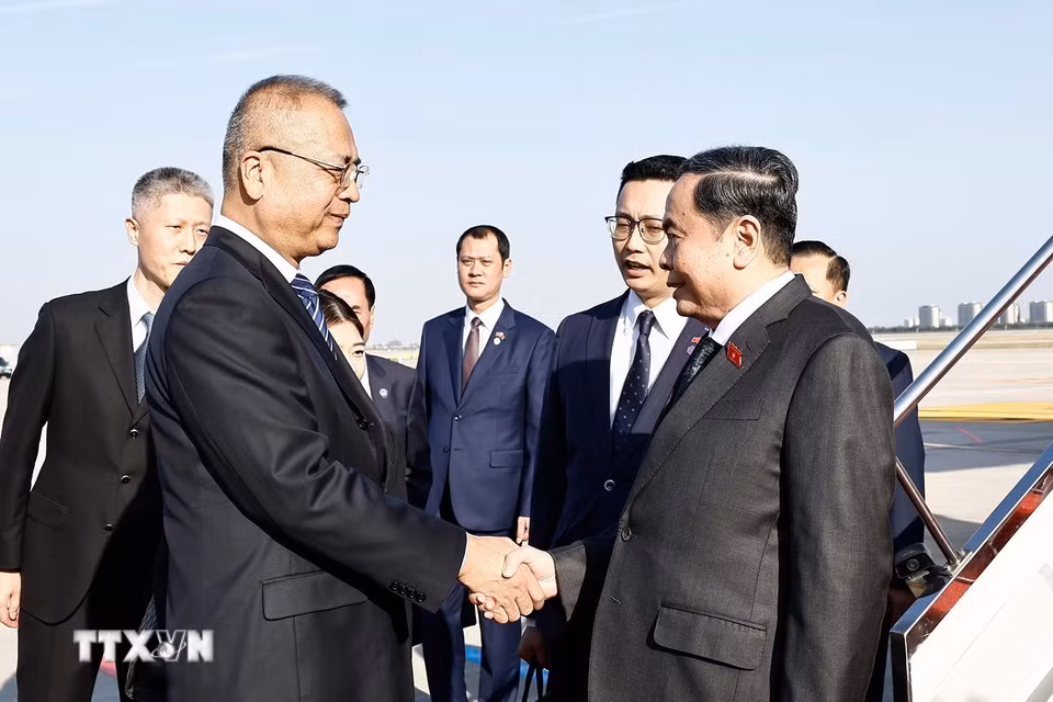 Chủ tịch Quốc hội Trần Thanh Mẫn đến Sân bay quốc tế Hàm Dương Tây An, tỉnh Thiểm Tây. (Ảnh: Doãn Tấn/TTXVN)