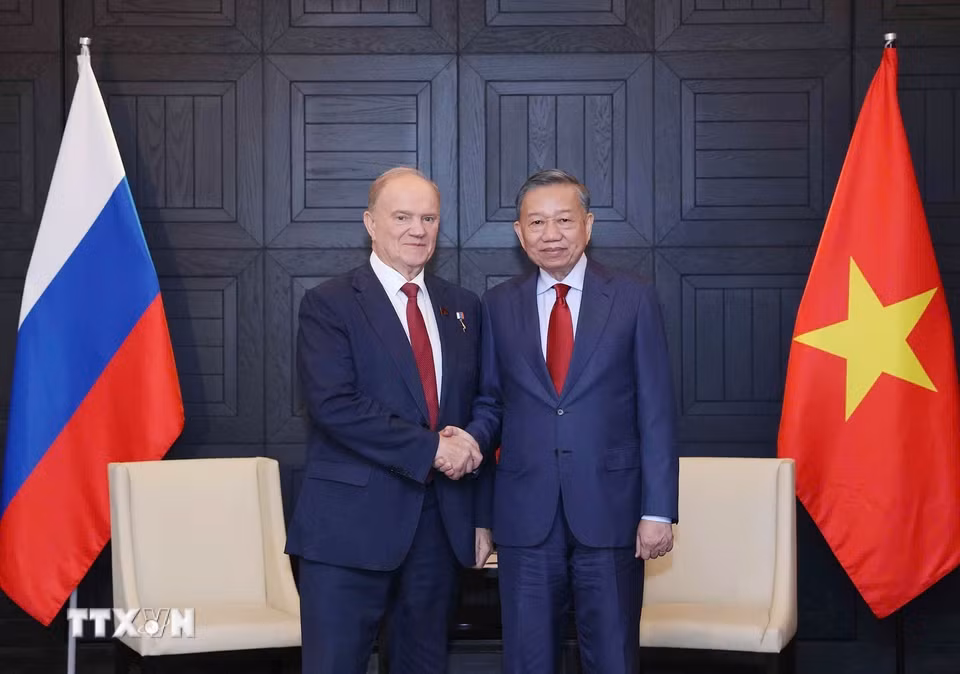 Tổng Bí thư, Chủ tịch nước Tô Lâm tiếp Chủ tịch Đảng Cộng sản Liên bang Nga Gennady Zyuganov. (Ảnh: Thống Nhất/TTXVN)