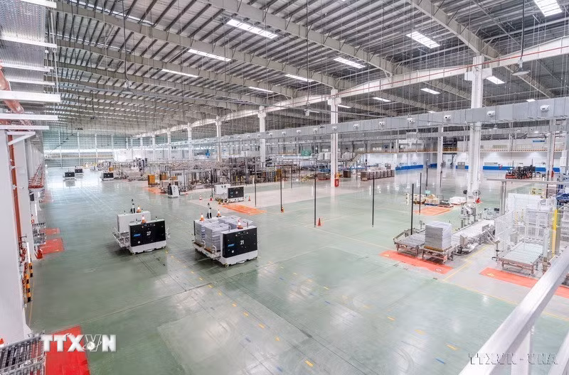 FDI đóng góp đáng kể vào quá trình công nghiệp hóa, hiện đại hóa của đất nước. Trong ảnh: Hệ thống kho vận, dây chuyền sản xuất tại Nhà máy Suntory PepsiCo Tây Ninh cho thấy xu hướng đầu tư của các tập đoàn đa quốc gia vào công nghệ, tự động hóa và tối ưu chuỗi cung ứng tại Việt Nam. (Ảnh: Bùi Giang/TTXVN)