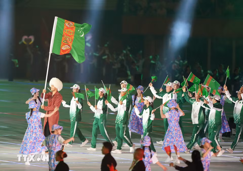 Đoàn thể thao Turkmenistan diễu hành trong lễ khai mạc Đại hội Thể thao châu Á lần thứ 20 (ASIAD 20) tại thành phố Nagoya, Nhật Bản ngày 19/9/2026. (Ảnh: THX/TTXVN phát)