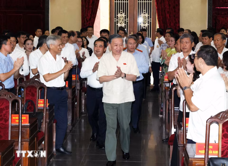 Tổng Bí thư, Chủ tịch nước Tô Lâm đến dự Hội nghị tiếp xúc cử tri. (Ảnh: Thống Nhất/TTXVN)