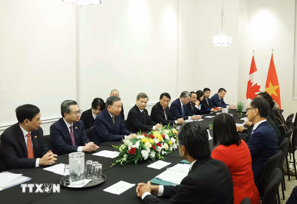Tổng Bí thư, Chủ tịch nước Tô Lâm tiếp Nhóm Nghị sỹ hữu nghị Canada - Việt Nam. (Ảnh: Thống Nhất/TTXVN)