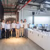 Lãnh đạo Đại học Quốc gia Thành phố Hồ Chí Minh và VNG cắt băng khai trương Saigon AI Hub. (Ảnh: VNG)