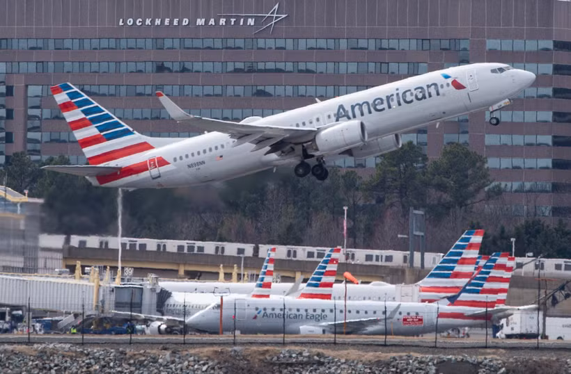 Máy bay Boeing 737 của American Airlines cất cánh từ sân bay quốc gia Ronald Reagan Washington ở Arlington, bang Virginia, Mỹ ngày 11/3. (Nguồn: AFP/TTXVN)