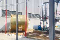 Hiện trường vụ nổ bình chứa axít tại Nhà máy HC (chuyên sản xuất hóa chất tại thôn 20 Lộc Thắng, xã Bảo Lâm 1) xảy ra sáng 9/11 khiến 2 công nhân thiệt mạng. (Ảnh: TTXVN phát)
