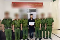 Đối tượng cướp tiệm vàng ở phố Vọng, Hà Nội bị bắt giữ. (Nguồn: Công an Hà Nội)
