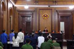 Quang cảnh phiên tòa. (Ảnh: Hồng Đạt/TTXVN)