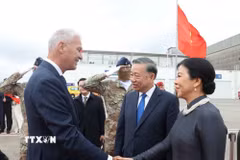 Tổng Bí thư, Chủ tịch nước Tô Lâm và Phu nhân Ngô Phương Ly đến thủ đô Brussels, bắt đầu thăm chính thức EU và Bỉ. (Ảnh: Thống Nhất/TTXVN)