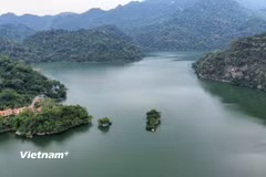 Hồ Ba Bể, tỉnh Thái Nguyên-điểm đến hấp dẫn hàng đầu khu vực miền núi phía Bắc. (Ảnh: Nguyên Hoàng/Vietnam+)