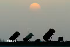 Khẩu đội tên lửa phòng không Patriot của Mỹ tại căn cứ không quân ở sa mạc miền Nam Iraq. (Ảnh: AFP/TTXVN)