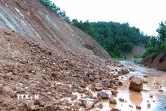 Sạt lở đất ở xã Ba Chẽ trong bão số 4. (Ảnh: Phạm Lợi/TTXVN)