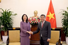 Thứ trưởng Thường trực Bộ Ngoại giao Nguyễn Minh Vũ và bà Pauline Tamesis, Điều phối viên thường trú Liên hợp quốc tại Việt Nam. (Nguồn: Báo Thế giới và Việt Nam)