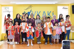 Phu nhân Tổng Bí thư Ngô Phương Ly tại Tổ chức Chăm sóc trẻ em ung thư Indonesia (YKAKI). (Ảnh: TTXVN phát)