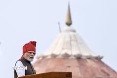 Thủ tướng Ấn Độ Narendra Modi phát biểu tại Pháo đài Đỏ nhân kỷ niệm 80 năm Ngày Độc lập, ở New Delhi ngày 15/8/2026. (Ảnh: ANI/TTXVN phát)